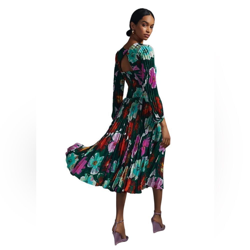 Anthro Mauve Brand Green Floral Pleated V Neck Dress Size 4